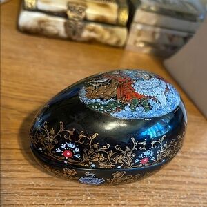 Decorative Black and Gold Color Vintage Music Box